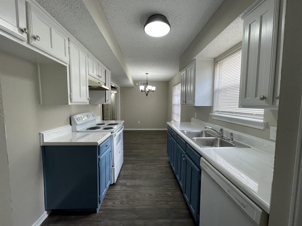 4805 Crestmont Ct - Photo 4 of 12