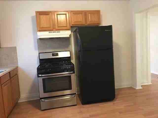 1302 Marshall St - Photo 7 of 17