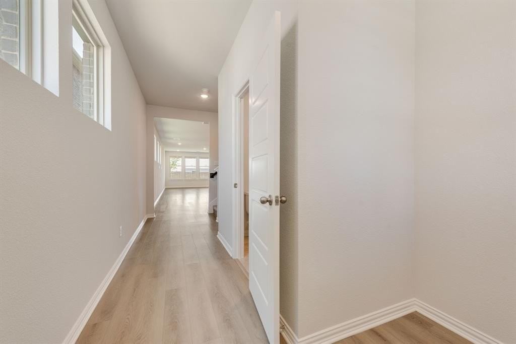 1112 Redcoat Dr - Photo 5 of 34