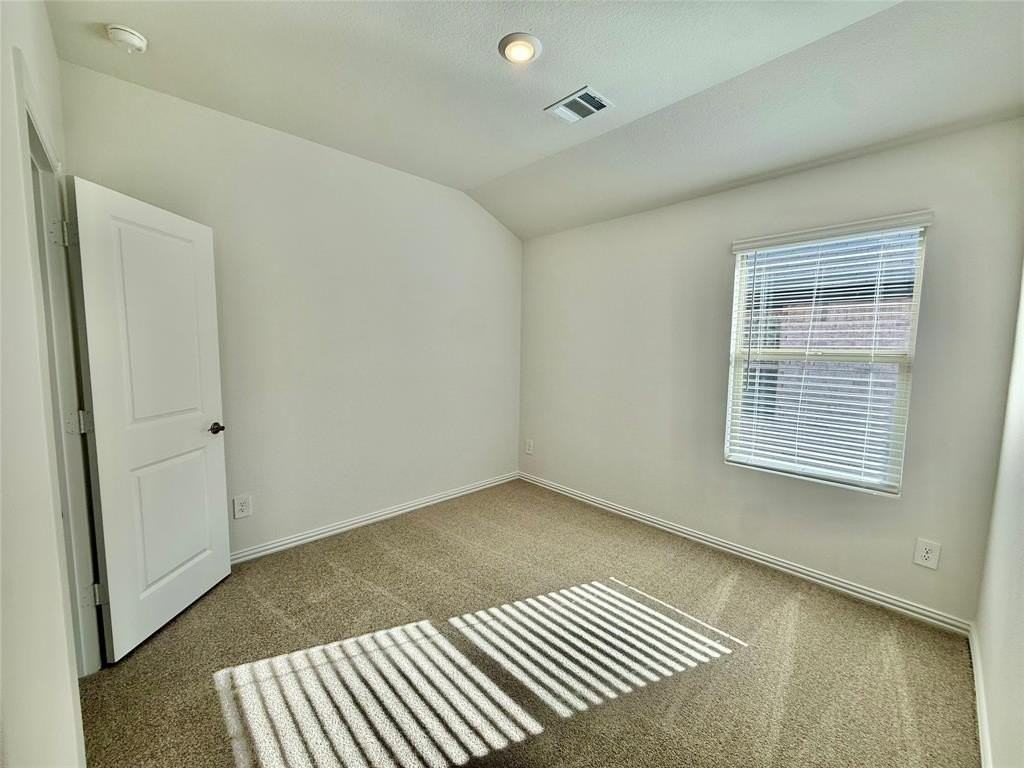 409 Loch Dr - Photo 7 of 36