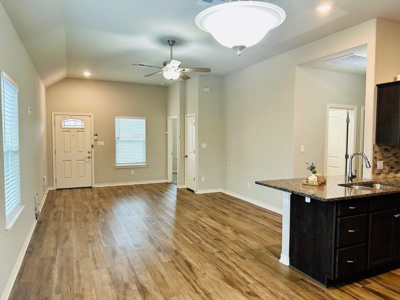 1512 Dansby St - Photo 3 of 26