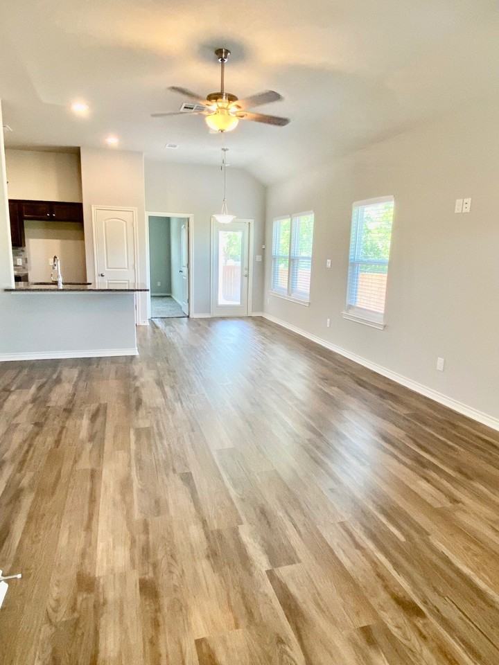 1512 Dansby St - Photo 4 of 26