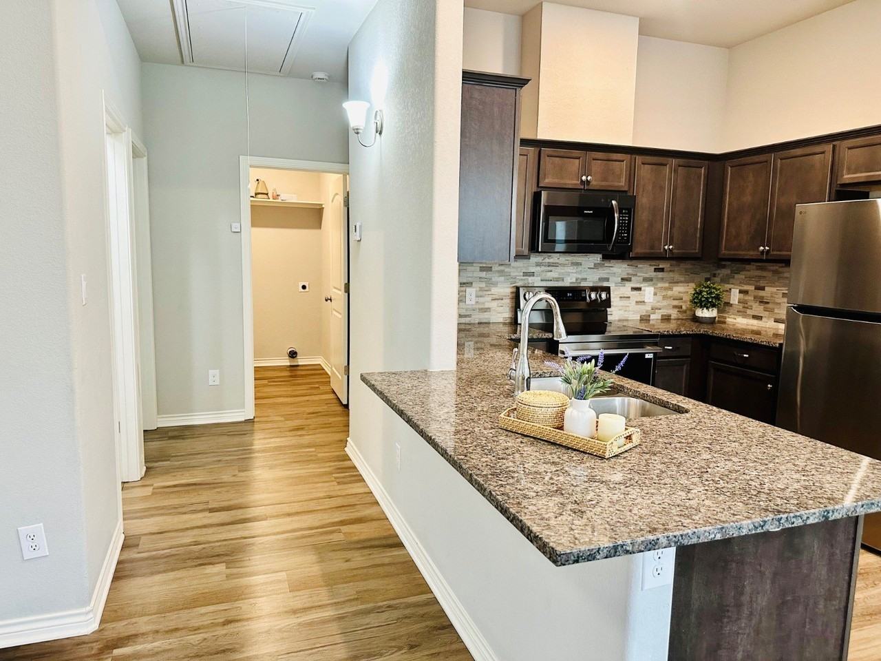 1512 Dansby St - Photo 7 of 26