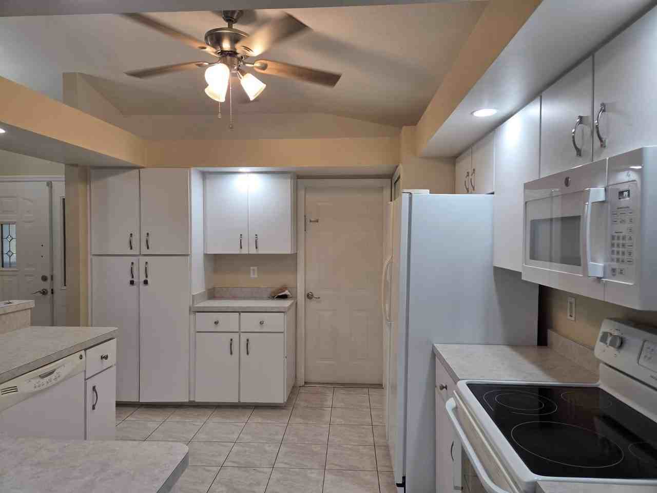 6315 Columbus Blvd - Photo 6 of 31