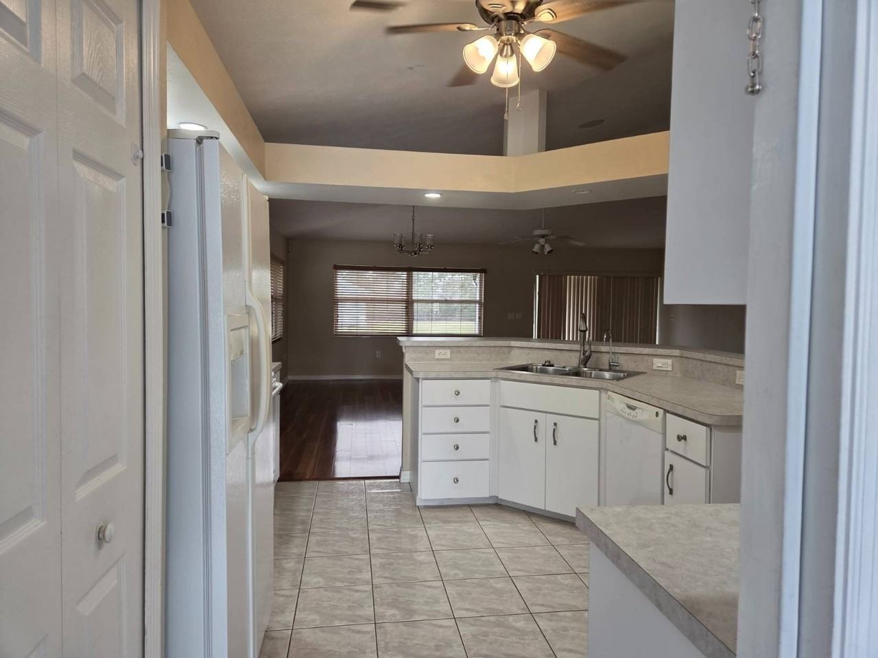 6315 Columbus Blvd - Photo 7 of 31