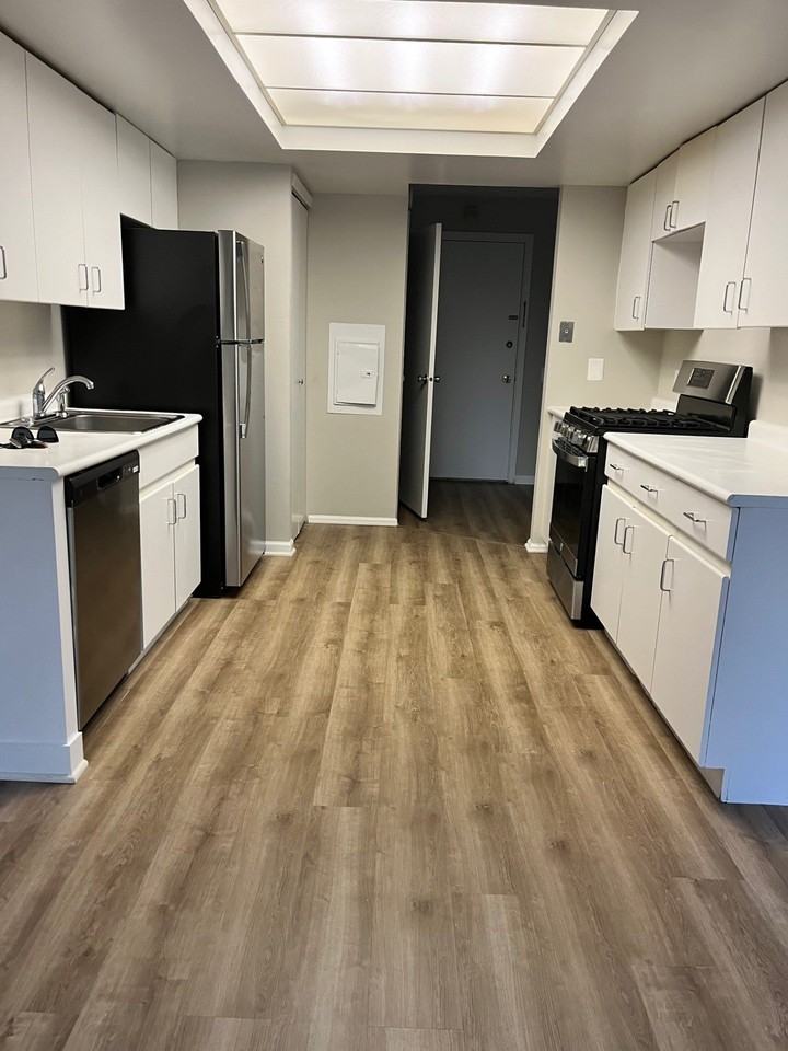 121 Wellington Ct #1A - Photo 5 of 30