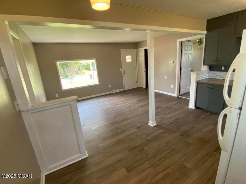 114 E Russell St - Photo 4 of 11