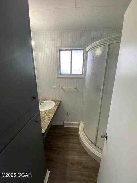 114 E Russell St - Photo 6 of 11