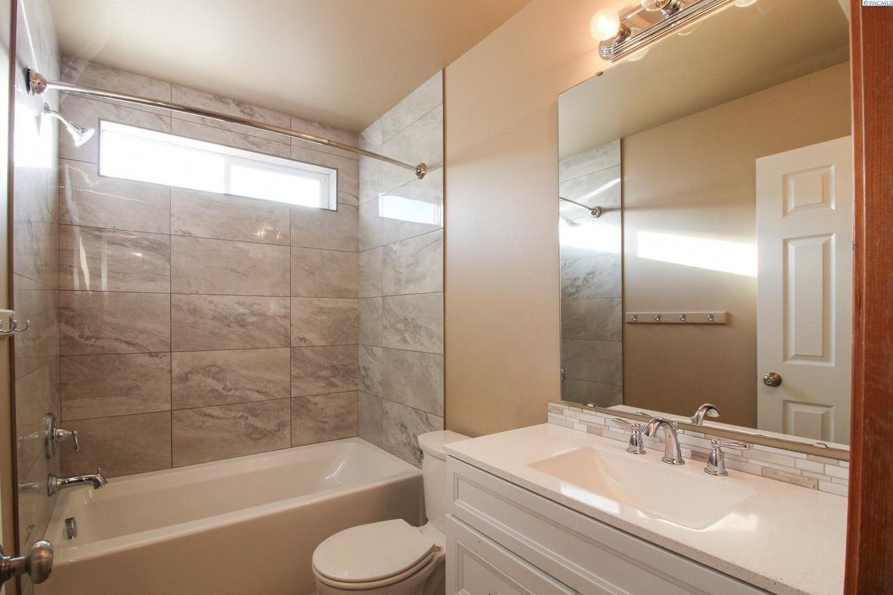 1784 Rowan Ct - Photo 2 of 17