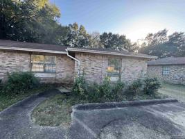 featured image of 6413 Kennington Cir