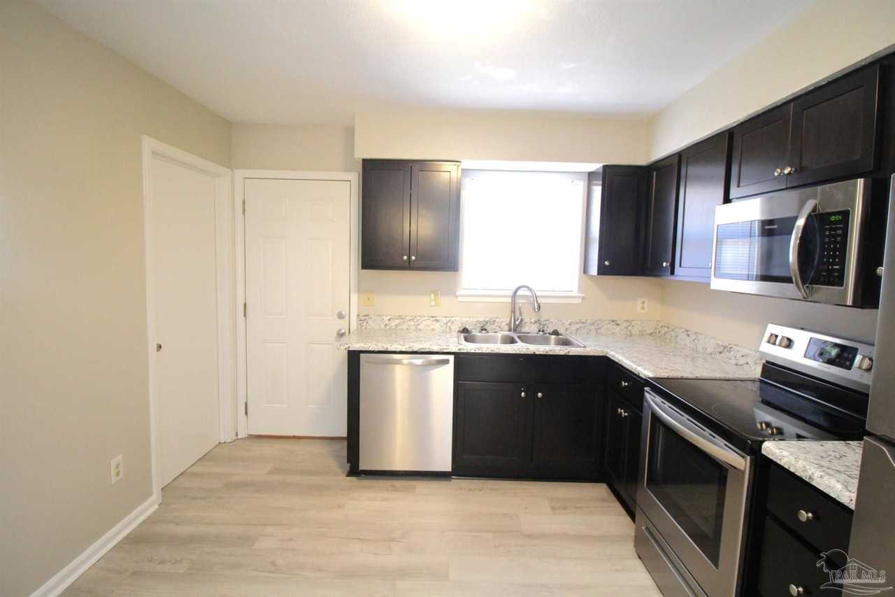 3400 Green Briar Ct #C - Photo 5 of 15