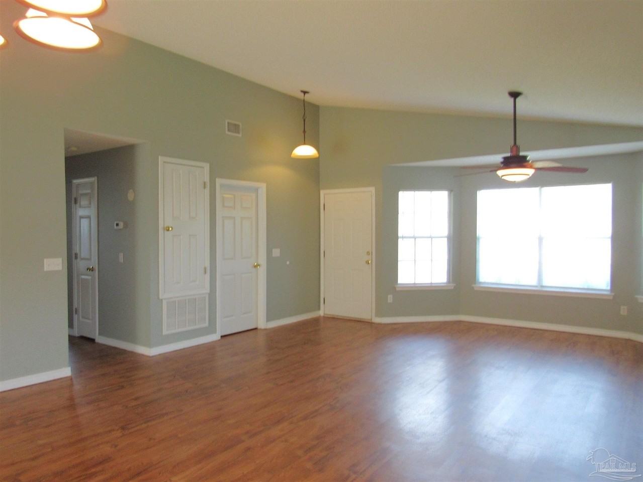 386 Mizzen Ln - Photo 2 of 17