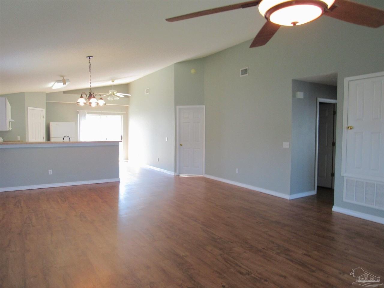 386 Mizzen Ln - Photo 3 of 17