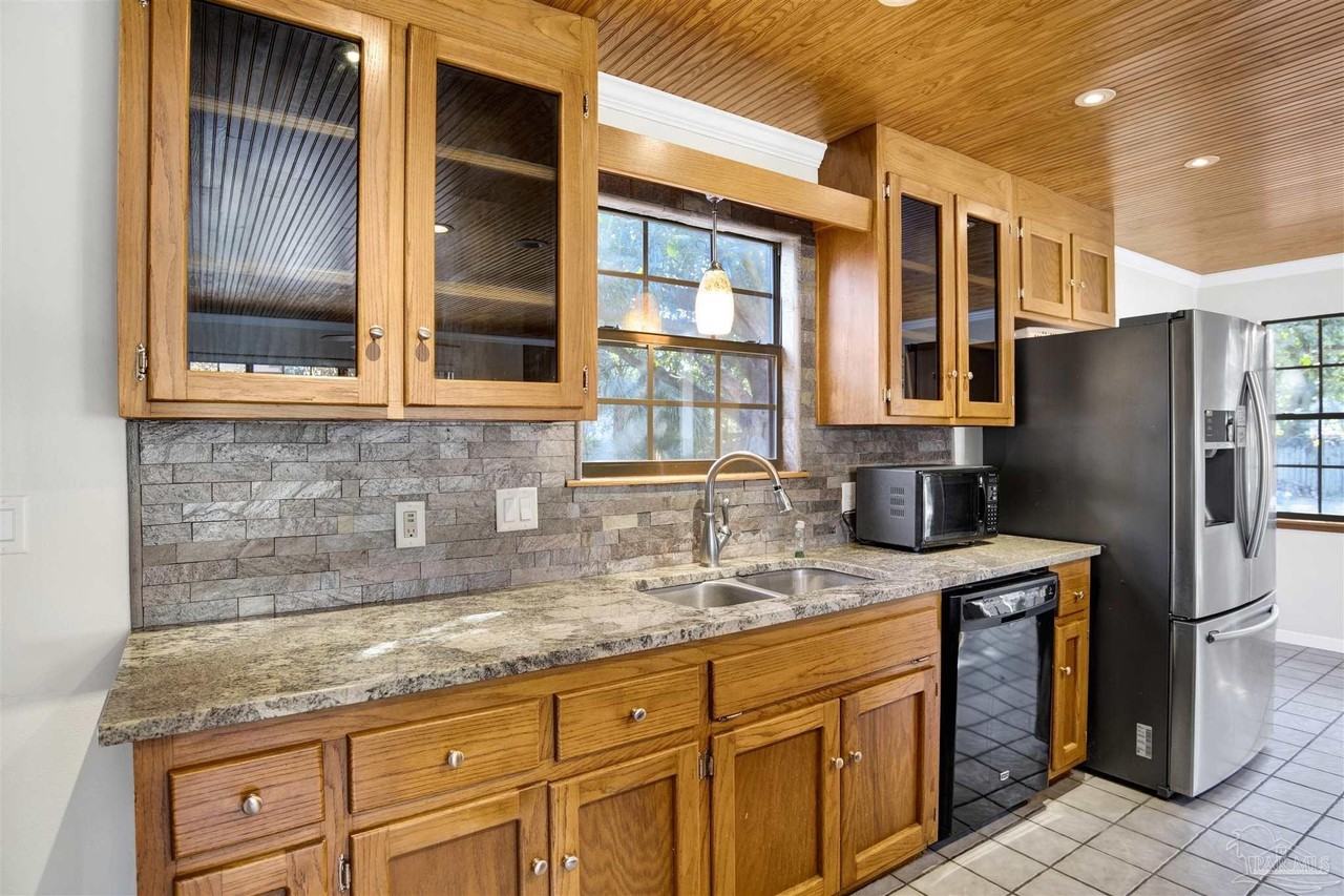 525 Lakewood Rd - Photo 5 of 36