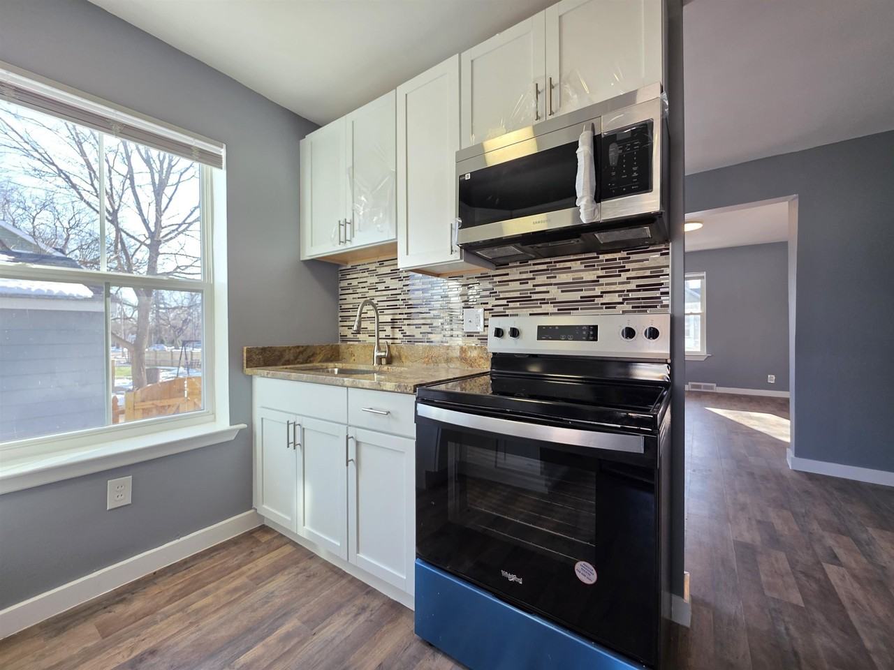 913 Loomis St - Photo 6 of 22