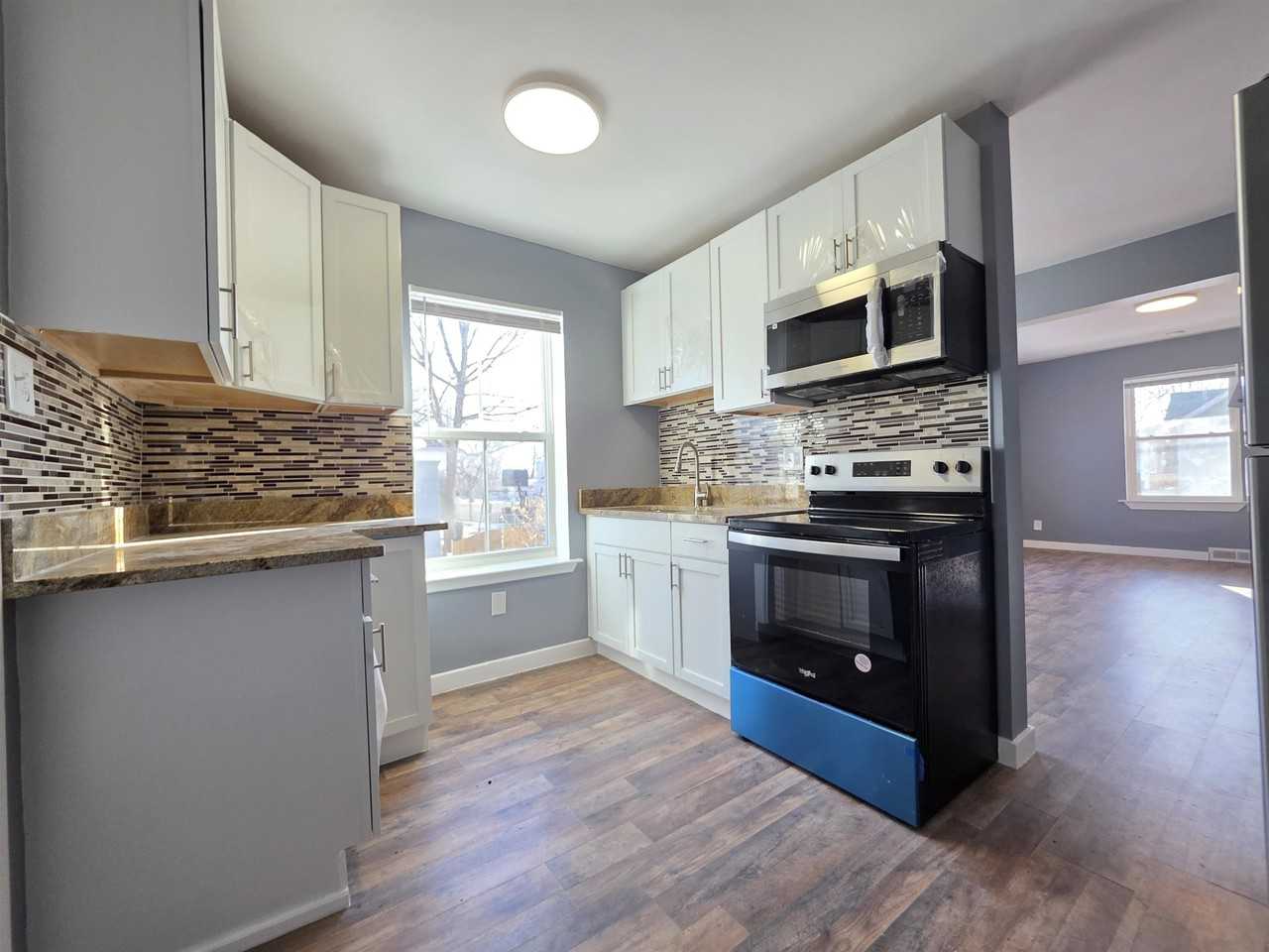 913 Loomis St - Photo 7 of 22