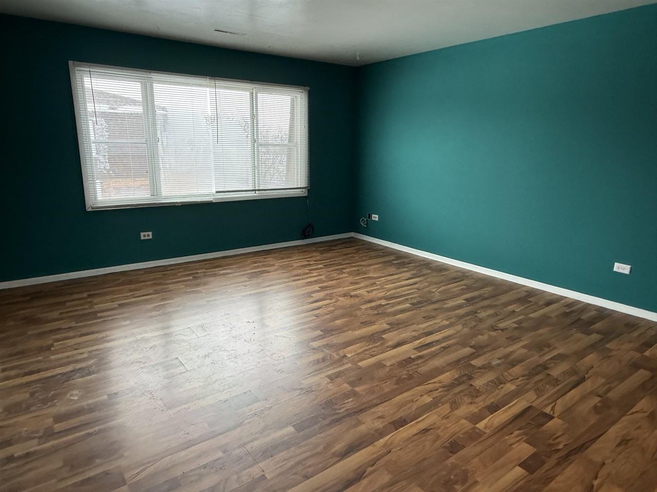 1020 9th St - Photo 4 of 12