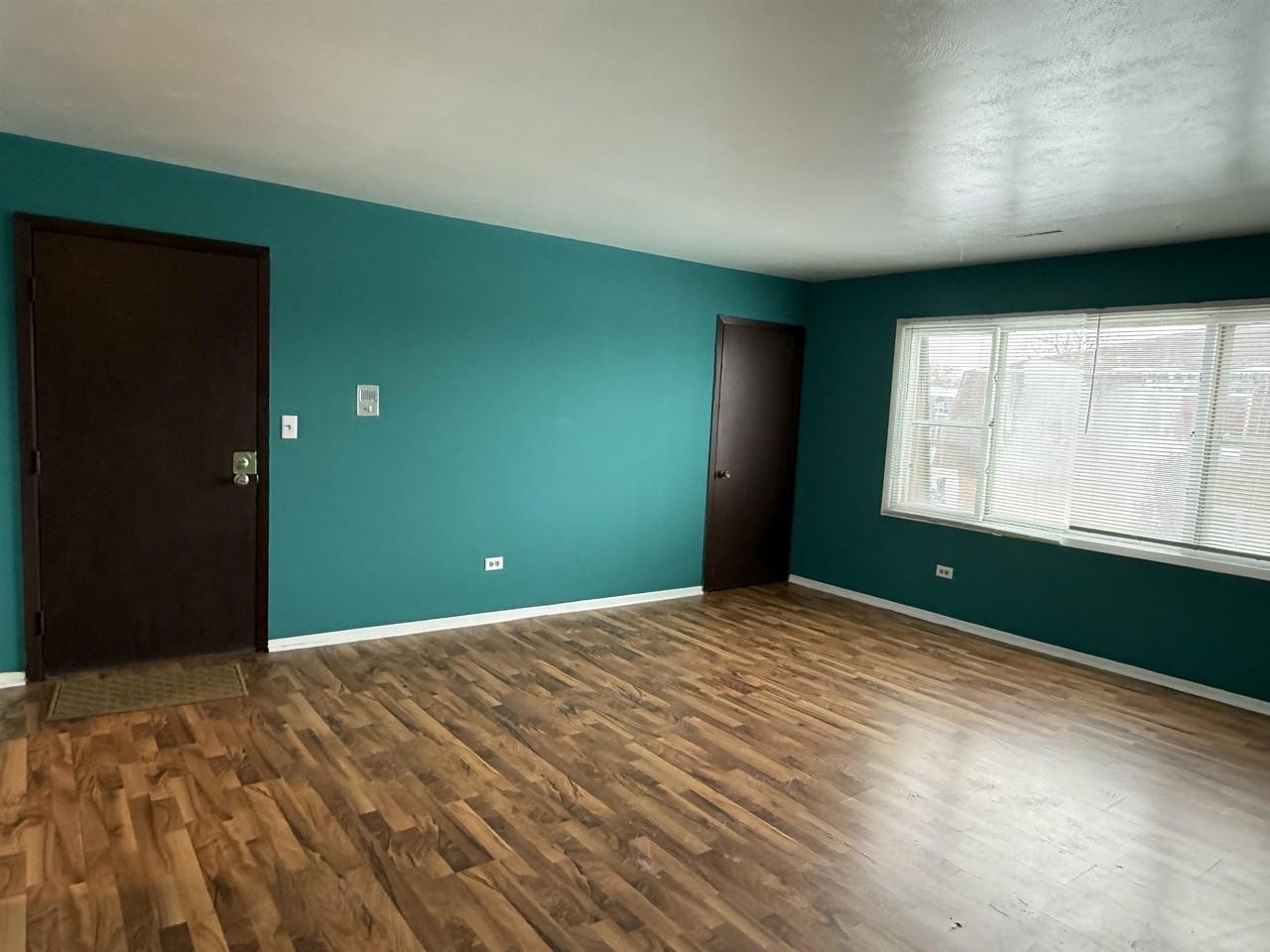 1020 9th St - Photo 5 of 12