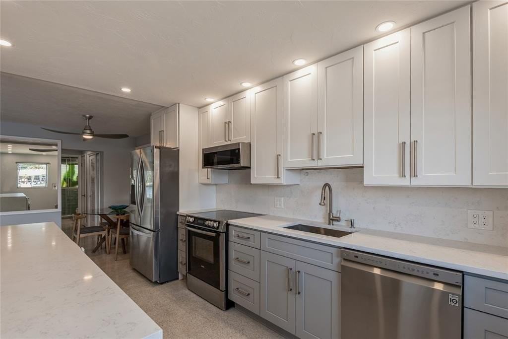 561 Bayshore Dr #6 - Photo 6 of 12