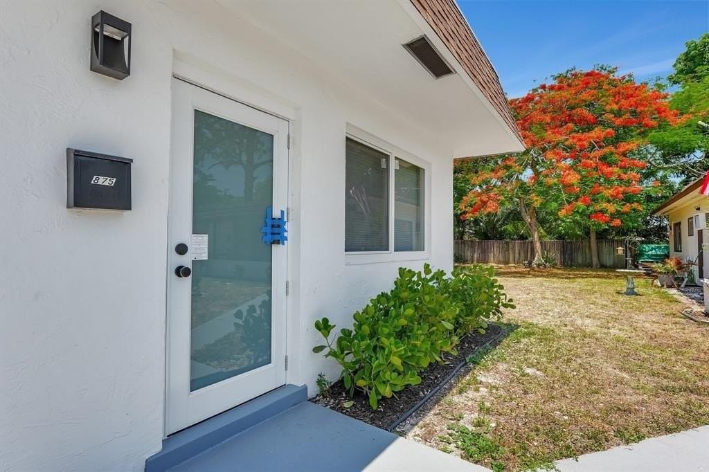 875 Ne 39th St - Photo 2 of 11