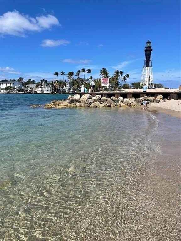 2611 Ne 20th St - Photo 6 of 41