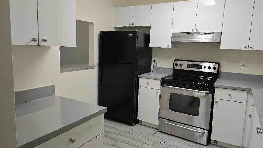 2810 Riverside Dr #202 - Photo 6 of 20