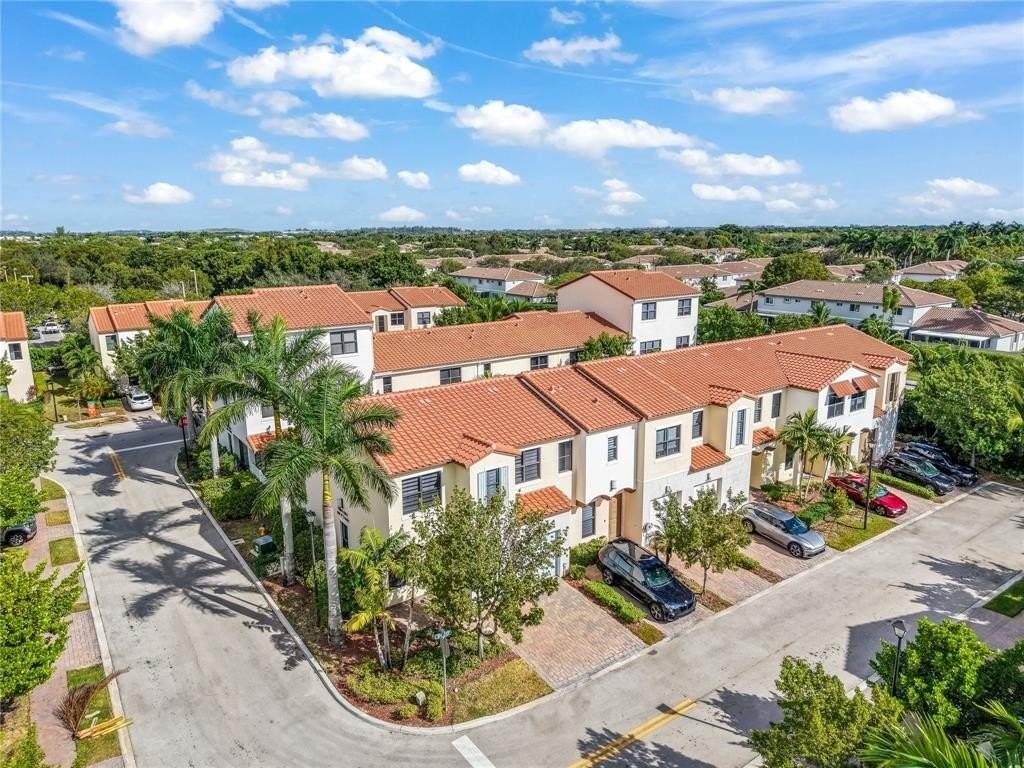 20927 Nw 1st Ct - Photo 3 of 26