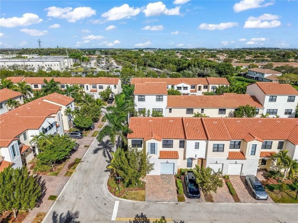 20927 Nw 1st Ct - Photo 4 of 26