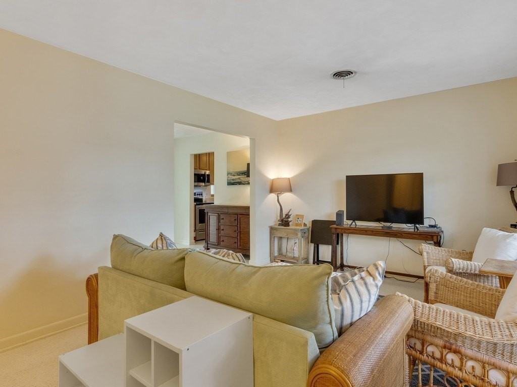 712 Iris Ln - Photo 4 of 31