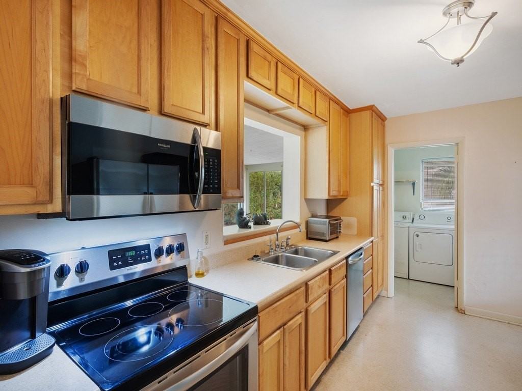 712 Iris Ln - Photo 6 of 31