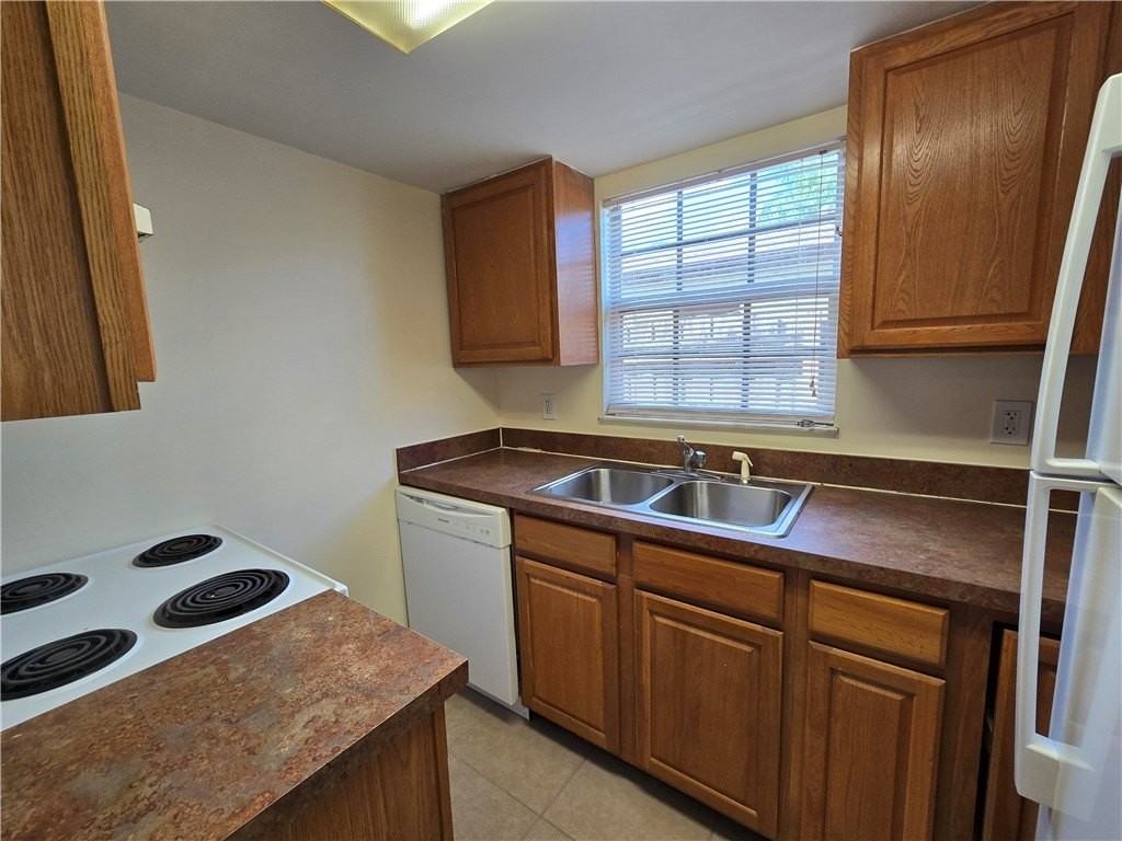 1748 23rd St - Photo 5 of 10