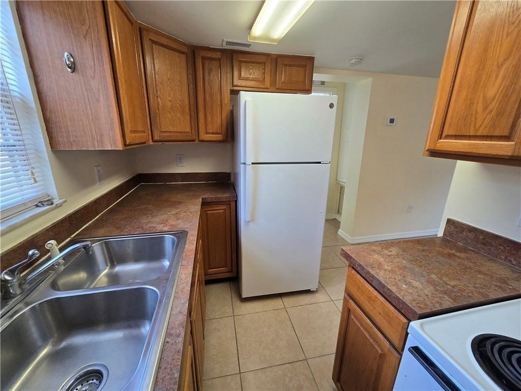 1748 23rd St - Photo 6 of 10