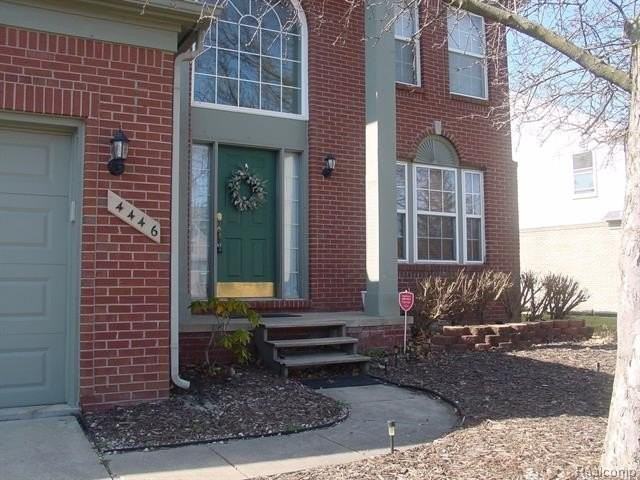 4446 Sherwood Cir - Photo 2 of 8