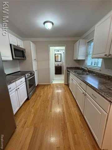 1204 Montrose Ave - Photo 6 of 20