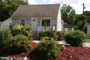 featured image of 3268 Troy Dr