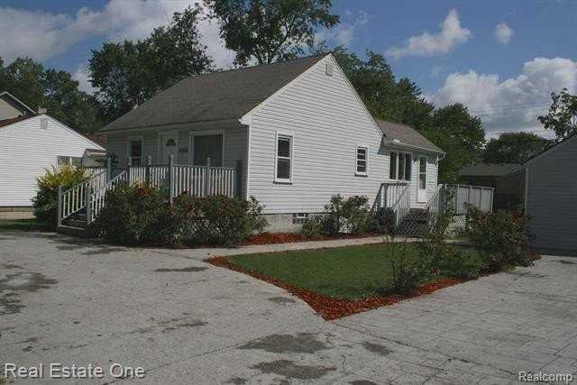 3268 Troy Dr - Photo 5 of 32