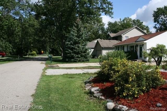 3268 Troy Dr - Photo 7 of 32