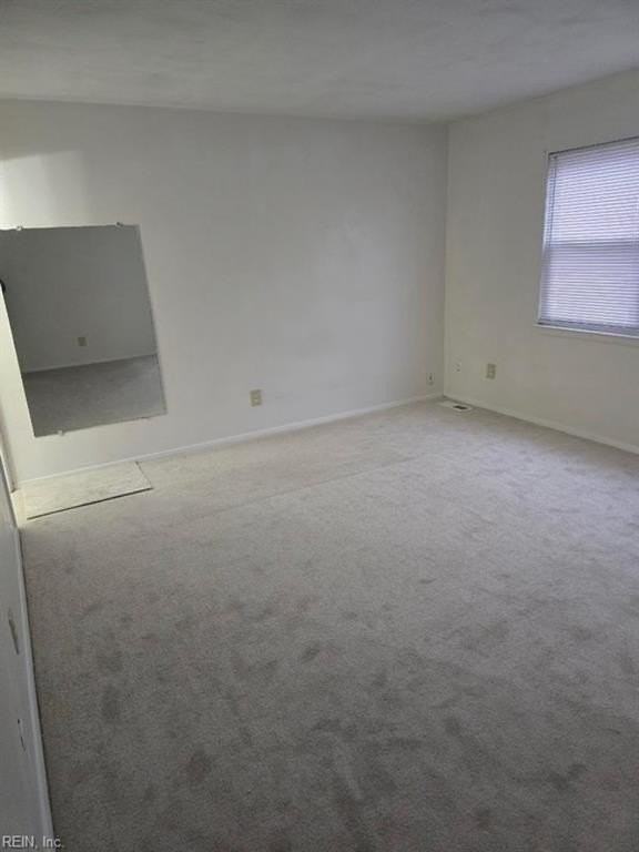 831 Devonshire Ct - Photo 4 of 7