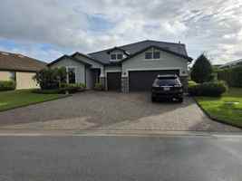 featured image of 527 Se Vallarta Dr