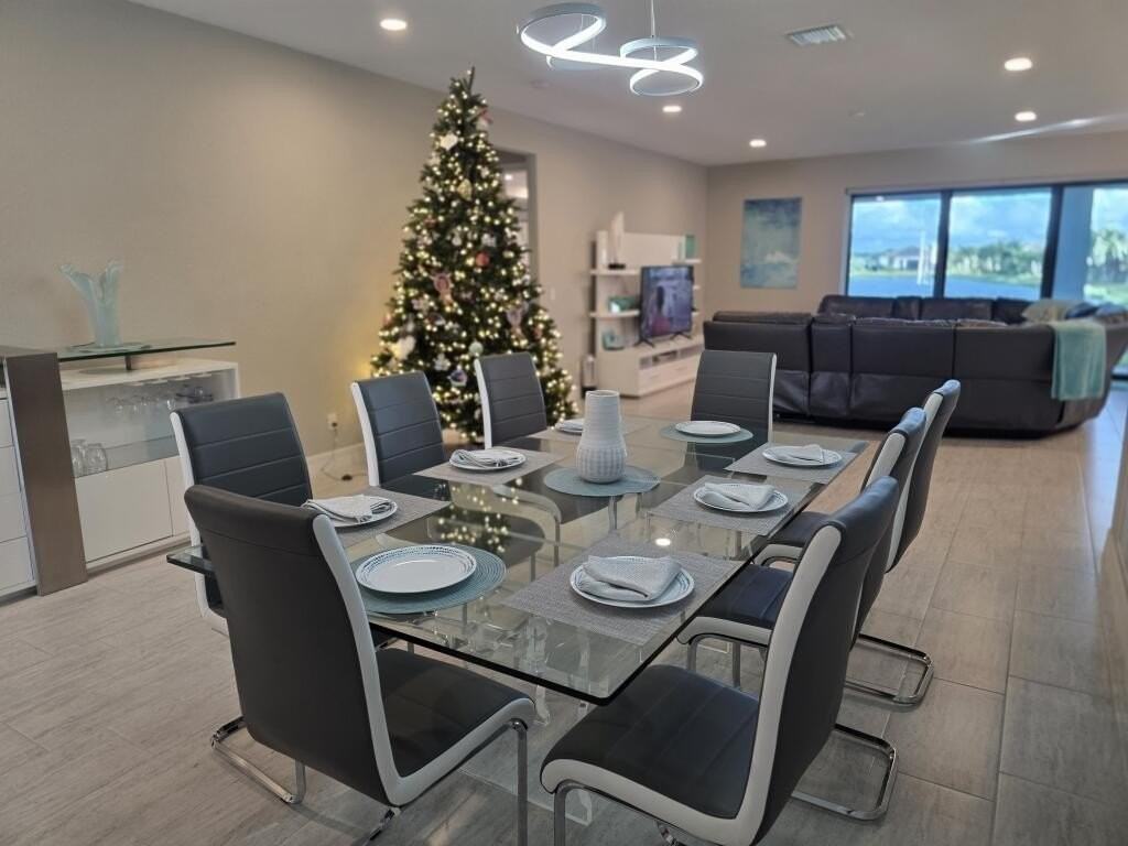 527 Se Vallarta Dr - Photo 7 of 50