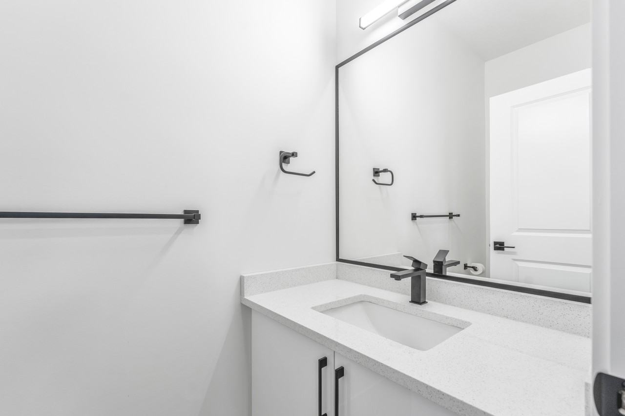 10915 159 Street NW, Mayfield, West Edmonton, AB - Photo 4 of 50