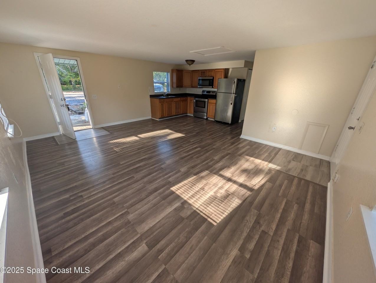 1565 Violet Ave Apt D #D - Photo 3 of 7