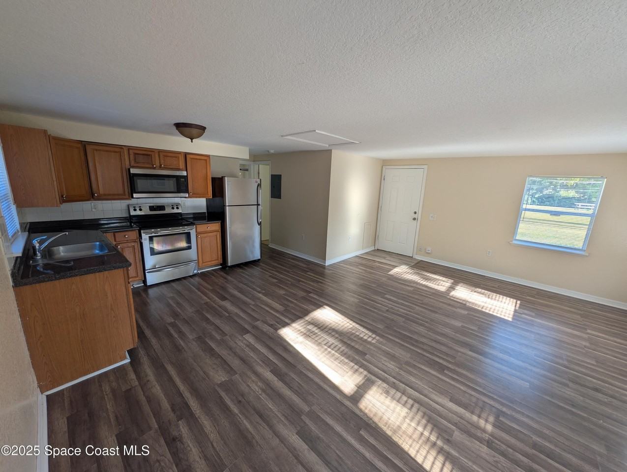 1565 Violet Ave Apt D #D - Photo 4 of 7