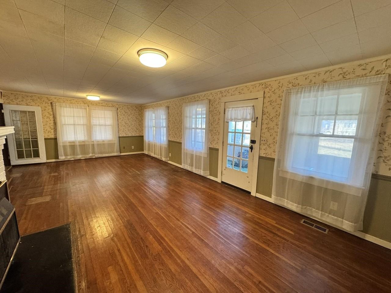 1851 Chisholm Rd - Photo 2 of 12