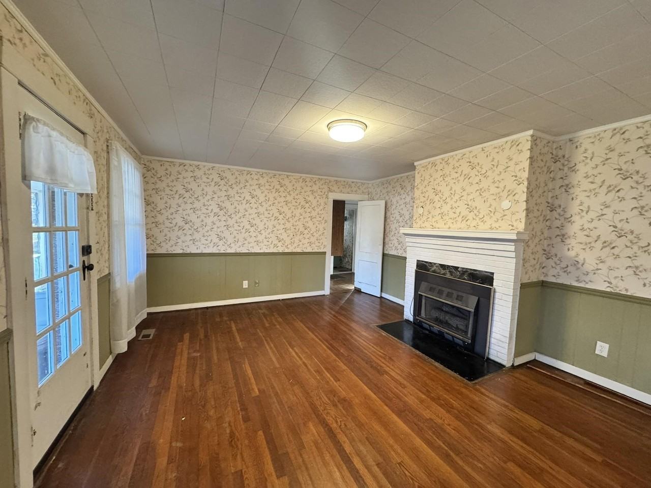 1851 Chisholm Rd - Photo 3 of 12