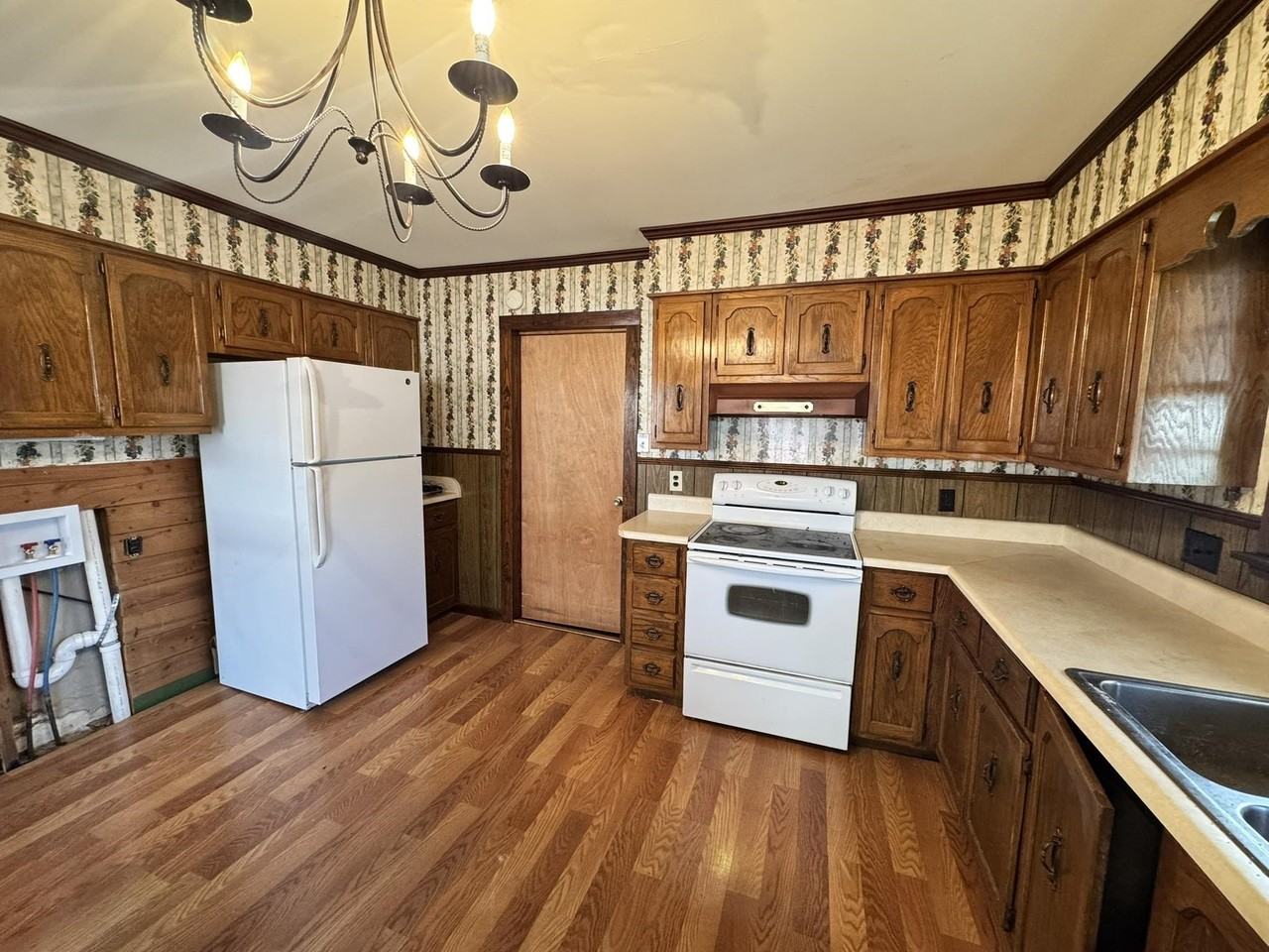 1851 Chisholm Rd - Photo 5 of 12