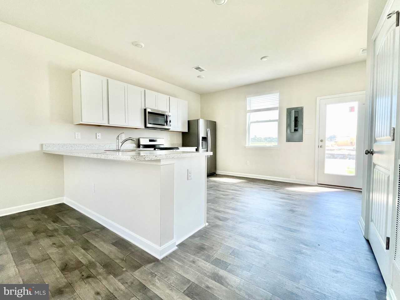 412 Ridgely Blvd - Photo 4 of 15