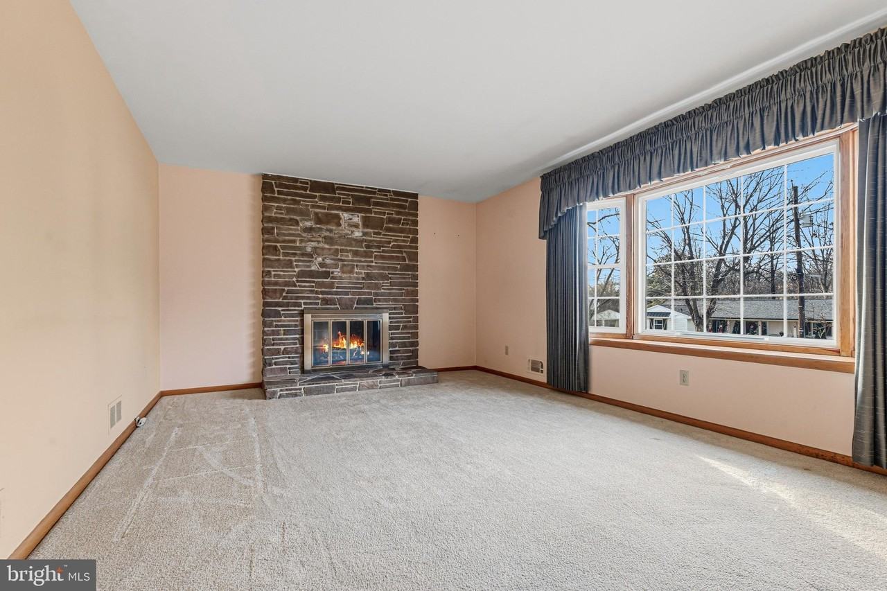 6219 Groveland Rd - Photo 4 of 32