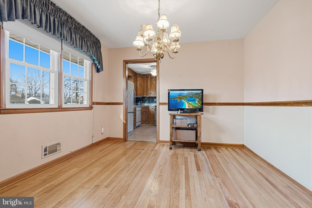 6219 Groveland Rd - Photo 6 of 32