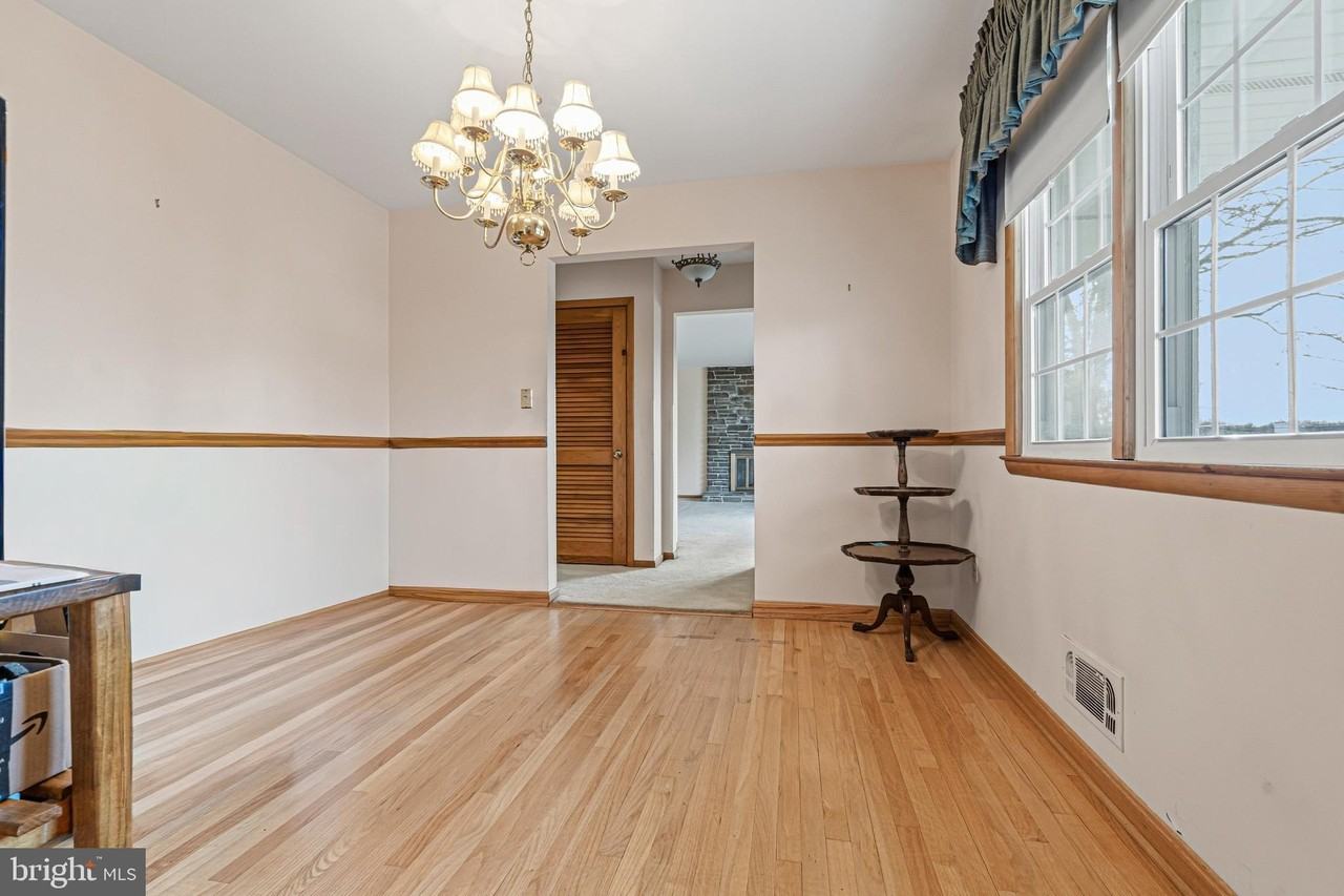 6219 Groveland Rd - Photo 7 of 32